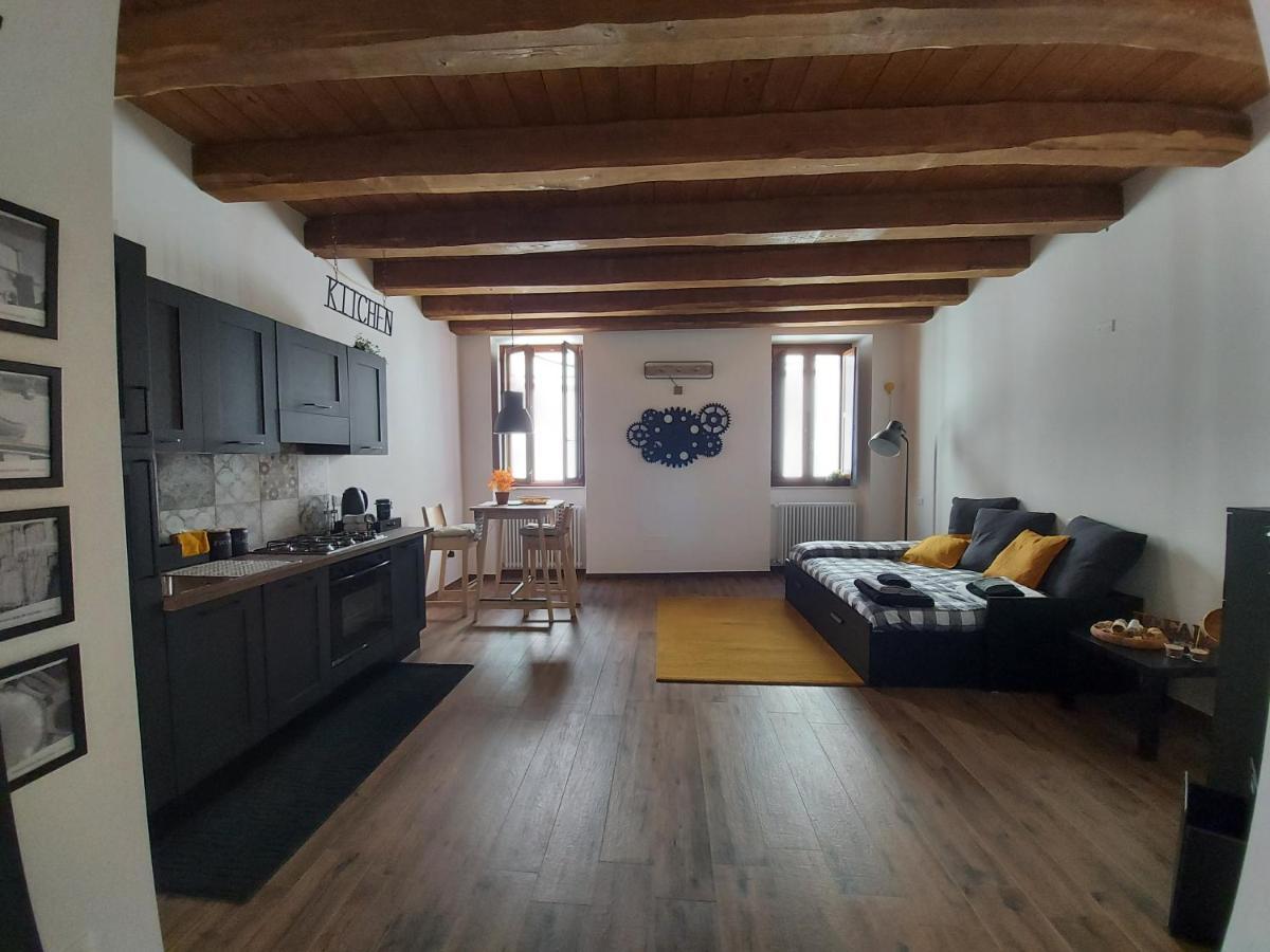 Апартаменты Il Caddi - Caratteristico Monolocale In Pieno Centro Storico Л'Акуила Экстерьер фото